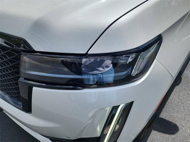 Photo of 2021 Crystal White Tricoat Cadillac Escalade