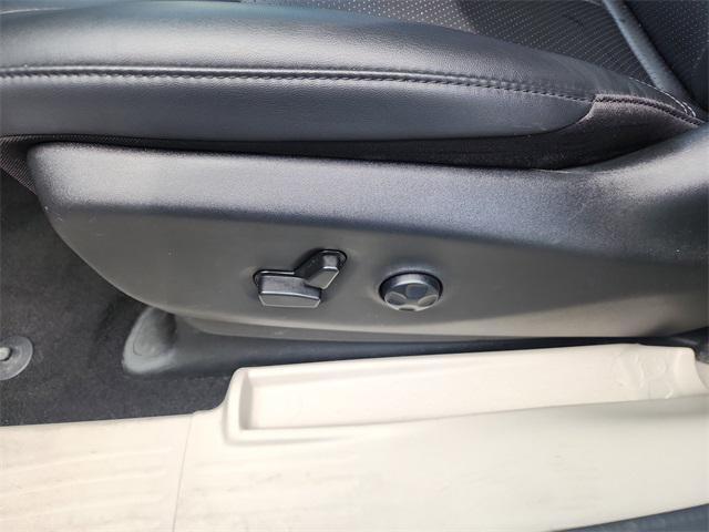 Photo of 2024 Bright White Clearcoat Chrysler Pacifica