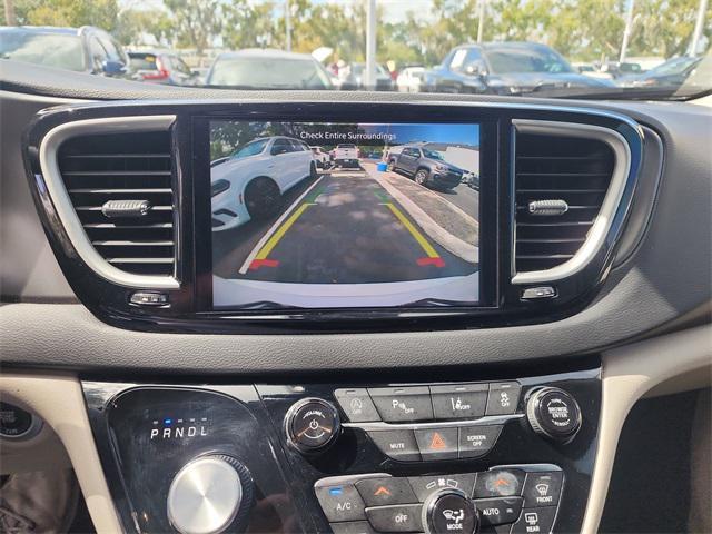 Photo of 2024 Bright White Clearcoat Chrysler Pacifica