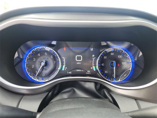 Photo of 2024 Bright White Clearcoat Chrysler Pacifica