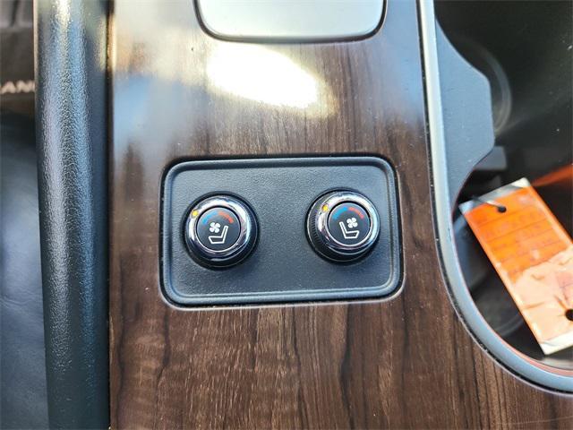 Photo of 2019 Magnetic Black Pearl Nissan Murano