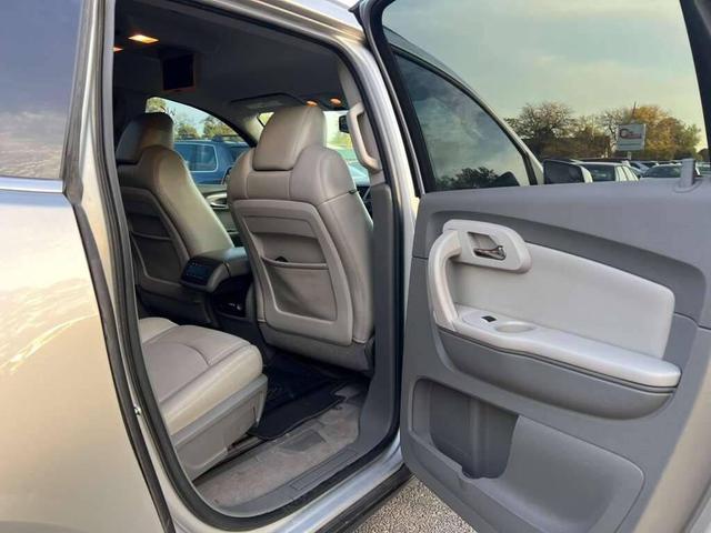 Photo of 2011 Silver Ice Metallic Chevrolet Traverse
