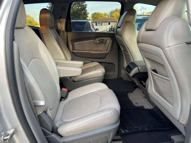 Photo of 2011 Silver Ice Metallic Chevrolet Traverse