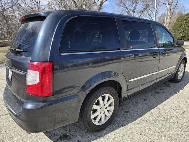 Photo of 2014 Brilliant Black Crystal Pearlcoat Chrysler Town & Country