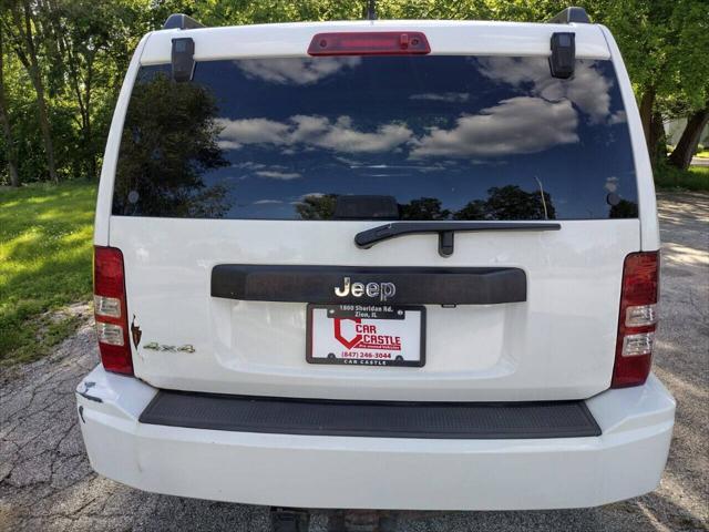 Photo of 2012 Bright White Clearcoat Jeep Liberty