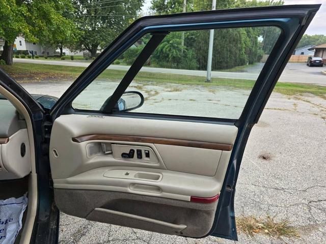 Photo of 1997 Medium Dark Teal Metallic Oldsmobile Eighty-Eight