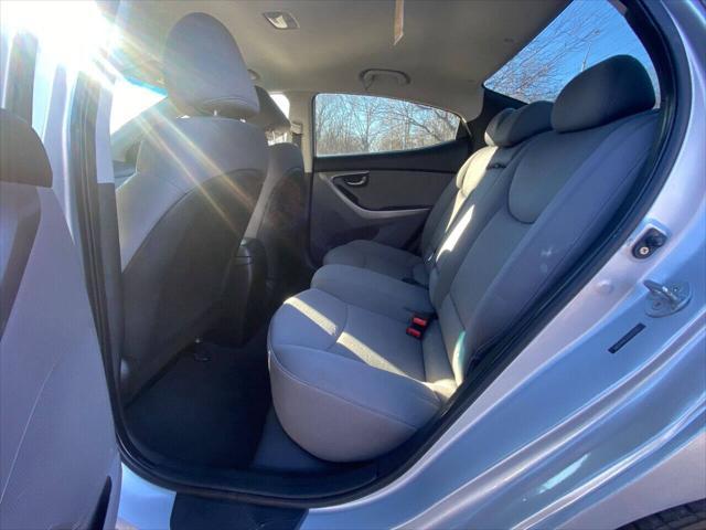 Photo of 2012 Radiant Silver Hyundai ELANTRA
