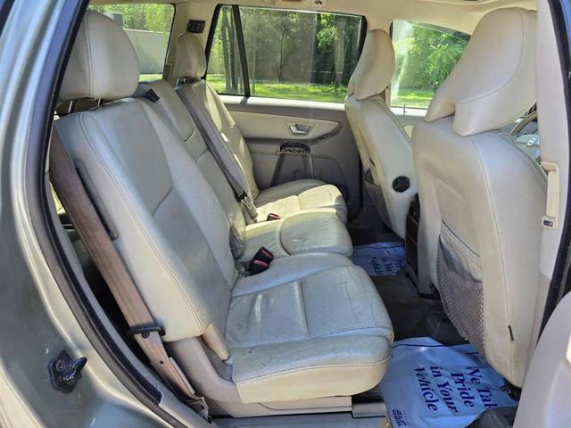 Photo of 2006 Gold Volvo XC90