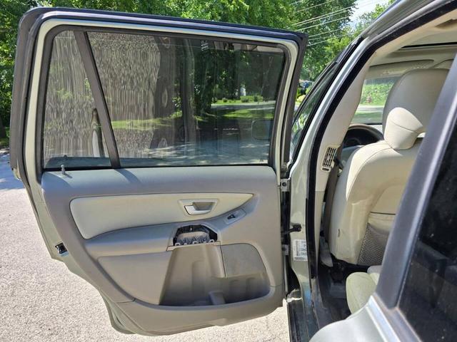 Photo of 2006 Gold Volvo XC90