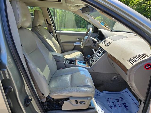 Photo of 2006 Gold Volvo XC90
