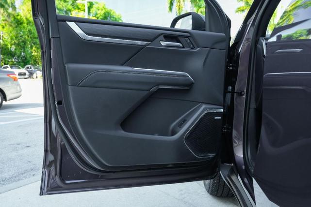 Photo of 2025 Crystal Metallic GMC Acadia