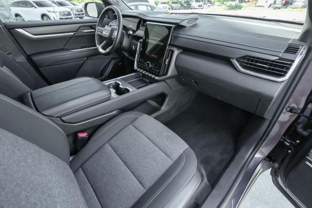 Photo of 2025 Crystal Metallic GMC Acadia