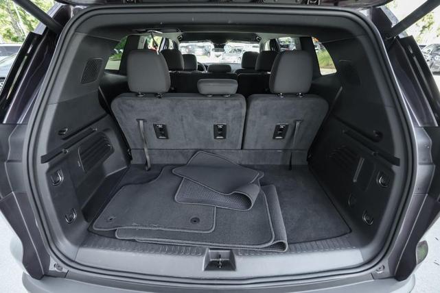 Photo of 2025 Crystal Metallic GMC Acadia