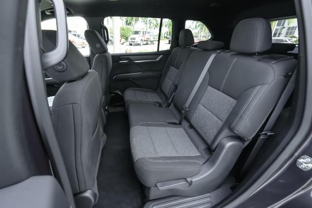 Photo of 2025 Crystal Metallic GMC Acadia