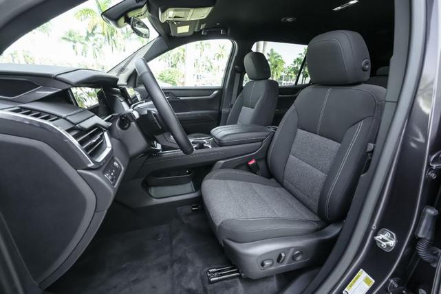 Photo of 2025 Crystal Metallic GMC Acadia
