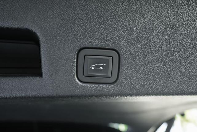 Photo of 2025 Crystal Metallic GMC Acadia