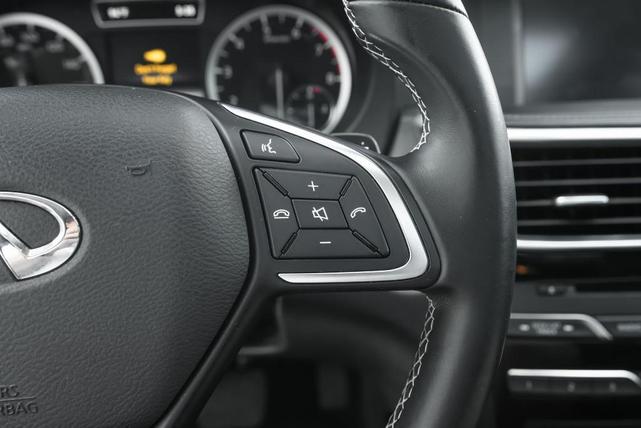 Photo of 2018 Blade Silver INFINITI QX30