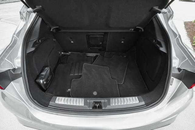 Photo of 2018 Blade Silver INFINITI QX30