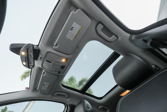 Photo of 2018 Blade Silver INFINITI QX30