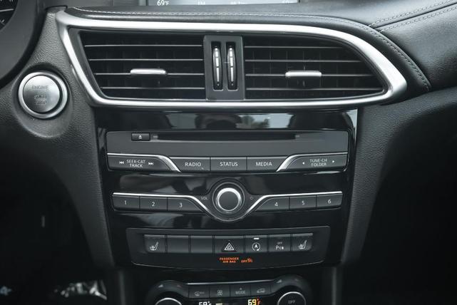 Photo of 2018 Blade Silver INFINITI QX30