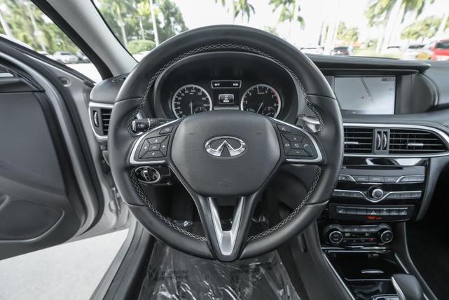 Photo of 2018 Blade Silver INFINITI QX30