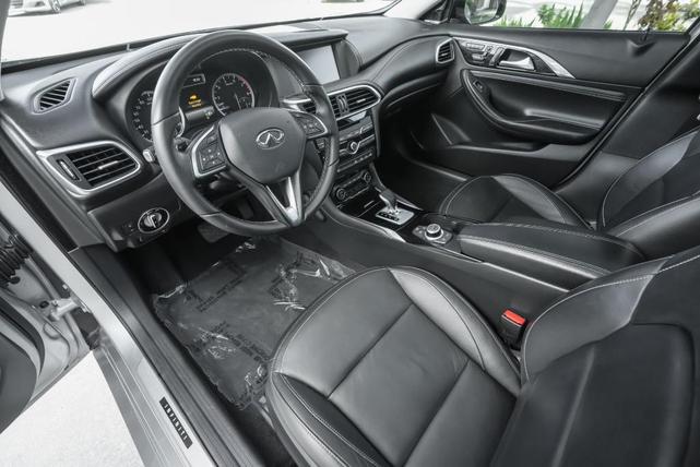 Photo of 2018 Blade Silver INFINITI QX30