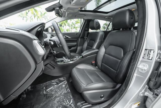 Photo of 2018 Blade Silver INFINITI QX30