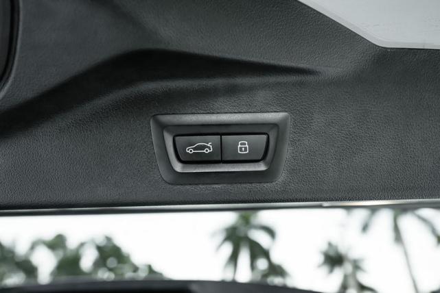 Photo of 2024 Mineral White Metallic BMW X5