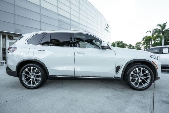 Photo of 2024 Mineral White Metallic BMW X5