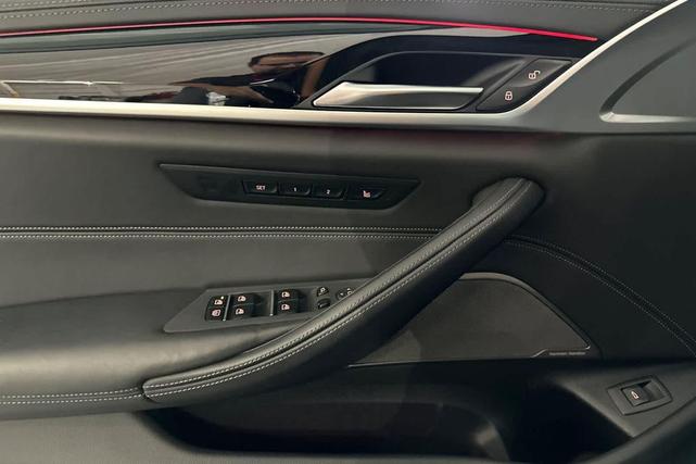 Photo of 2023 Black Sapphire Metallic BMW M5