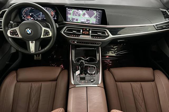 Photo of 2022 Phytonic Blue Metallic BMW X7