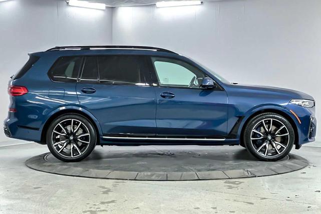 Photo of 2022 Phytonic Blue Metallic BMW X7