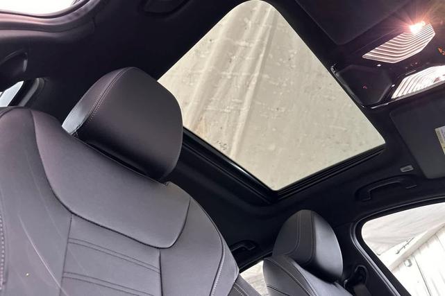 Photo of 2025 Black Sapphire Metallic BMW 330