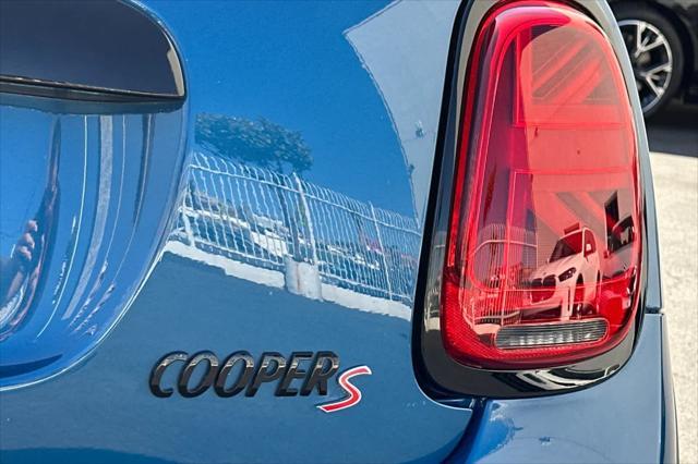 Photo of 2022 Island Blue Metallic MINI Hardtop