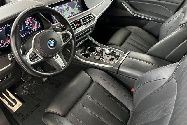 Photo of 2022 Mineral White Metallic BMW X7