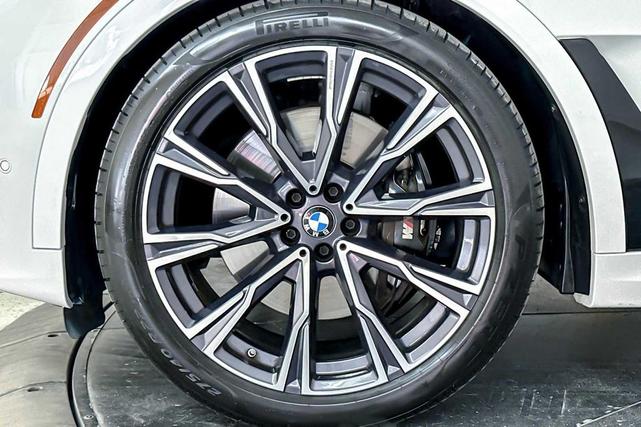 Photo of 2022 Mineral White Metallic BMW X7