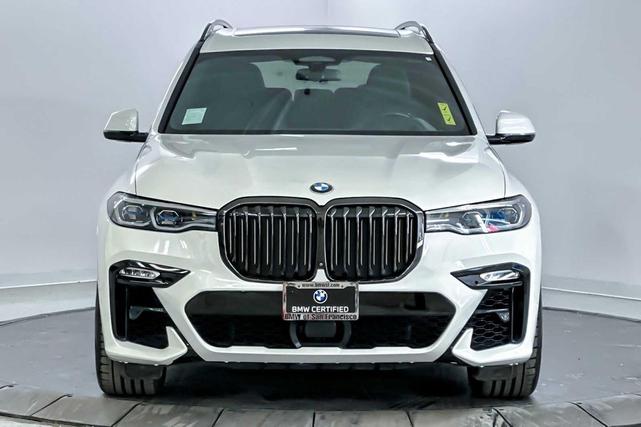 Photo of 2022 Mineral White Metallic BMW X7
