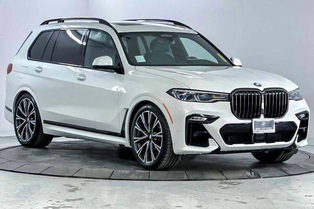 Photo of 2022 Mineral White Metallic BMW X7