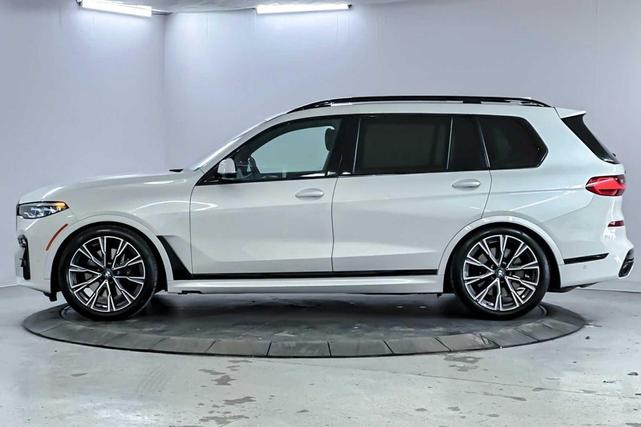 Photo of 2022 Mineral White Metallic BMW X7