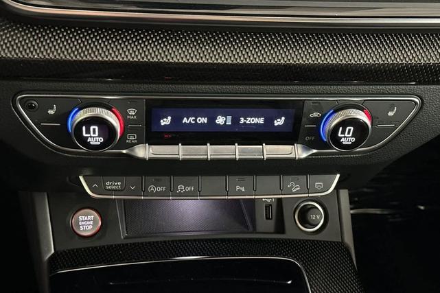 Photo of 2022 Quantum Gray Audi SQ5