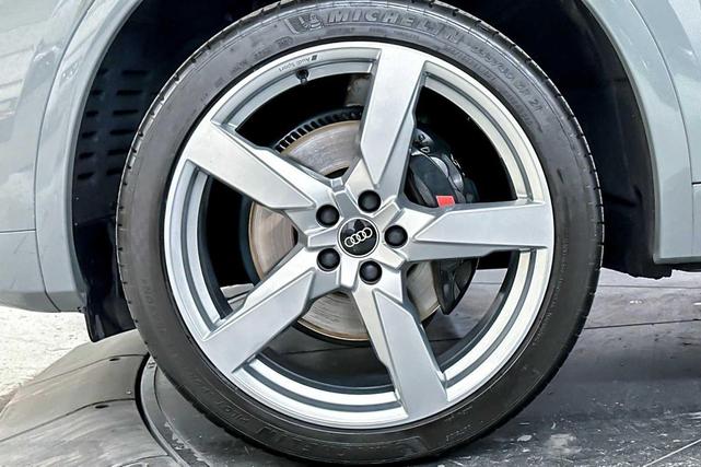 Photo of 2022 Quantum Gray Audi SQ5