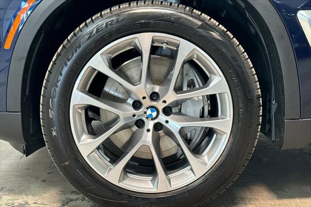 Photo of 2026 Tanzanite Blue II Metallic BMW X5 PHEV