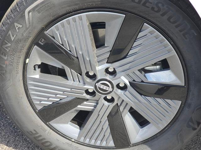 Photo of 2025 Everest White P Nissan Murano