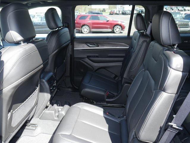 Photo of 2025 Silver Zynith Jeep Grand Cherokee L
