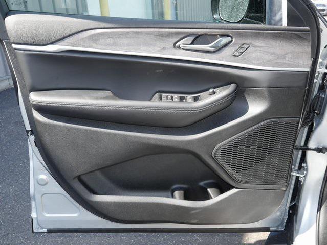 Photo of 2025 Silver Zynith Jeep Grand Cherokee L