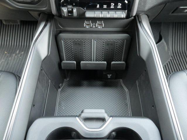 Photo of 2025 Diamond Black Crystal Pearlcoat RAM 2500