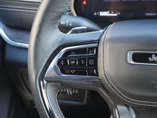 Photo of 2025 Bright White Clearcoat Jeep Grand Cherokee L