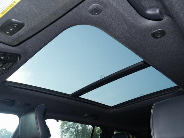 Photo of 2025 Bright White Clearcoat Jeep Grand Cherokee L