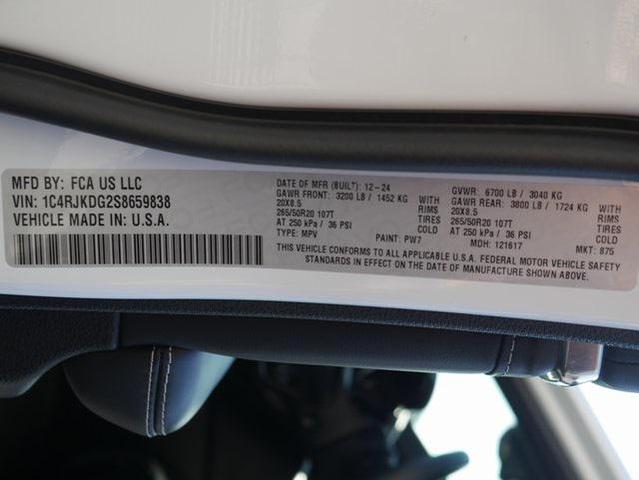 Photo of 2025 Bright White Clearcoat Jeep Grand Cherokee L
