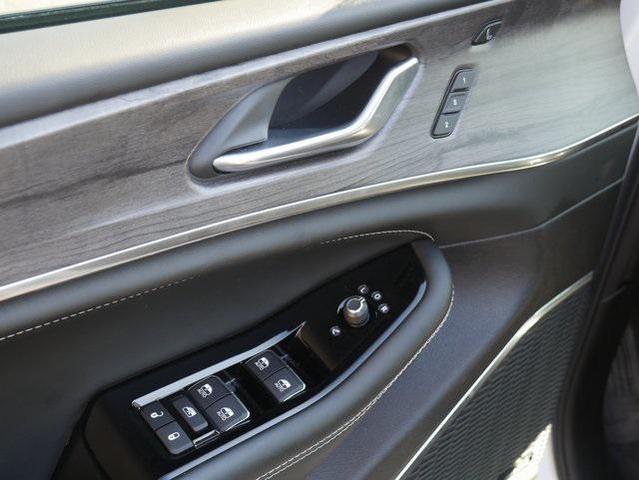 Photo of 2025 Bright White Clearcoat Jeep Grand Cherokee L